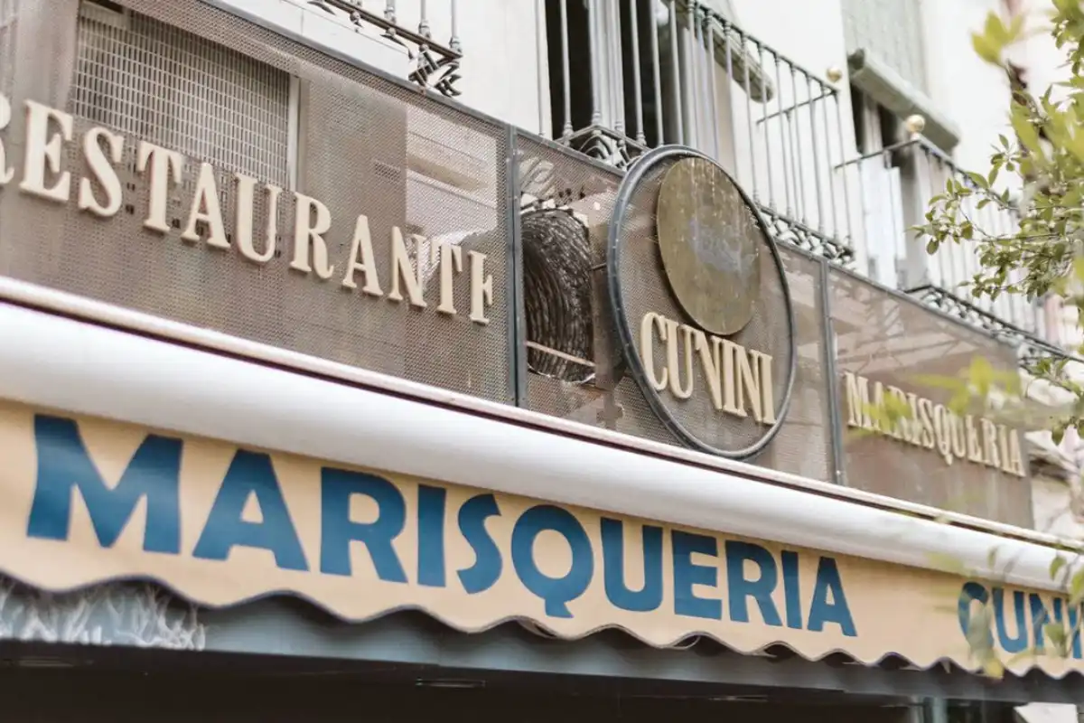Cunini, classic seafood restaurant on Plaza Pescadería