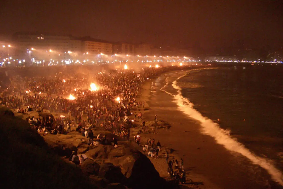 Hogueras bonfire sculptures