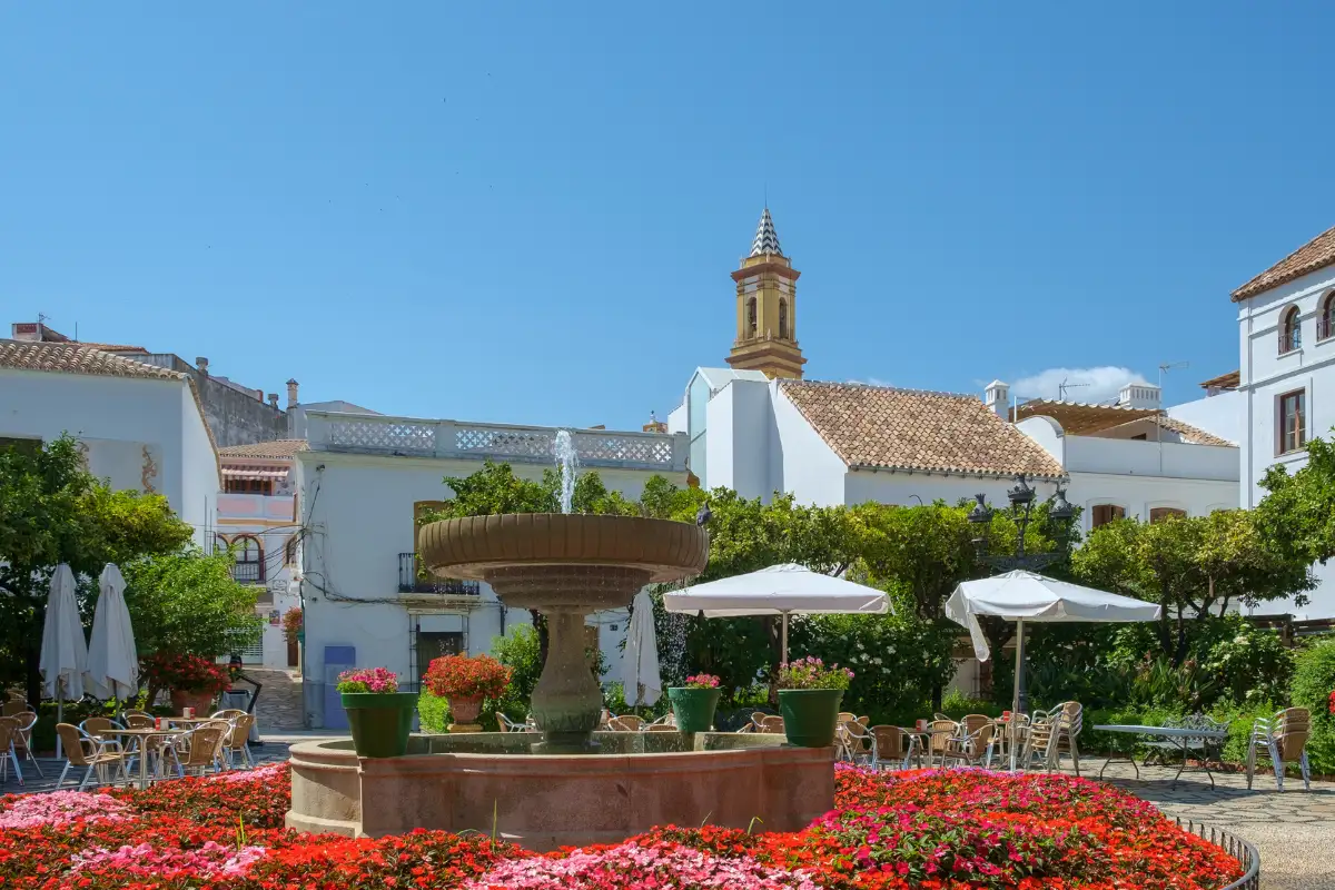 Estepona beachfront restaurant at sunset