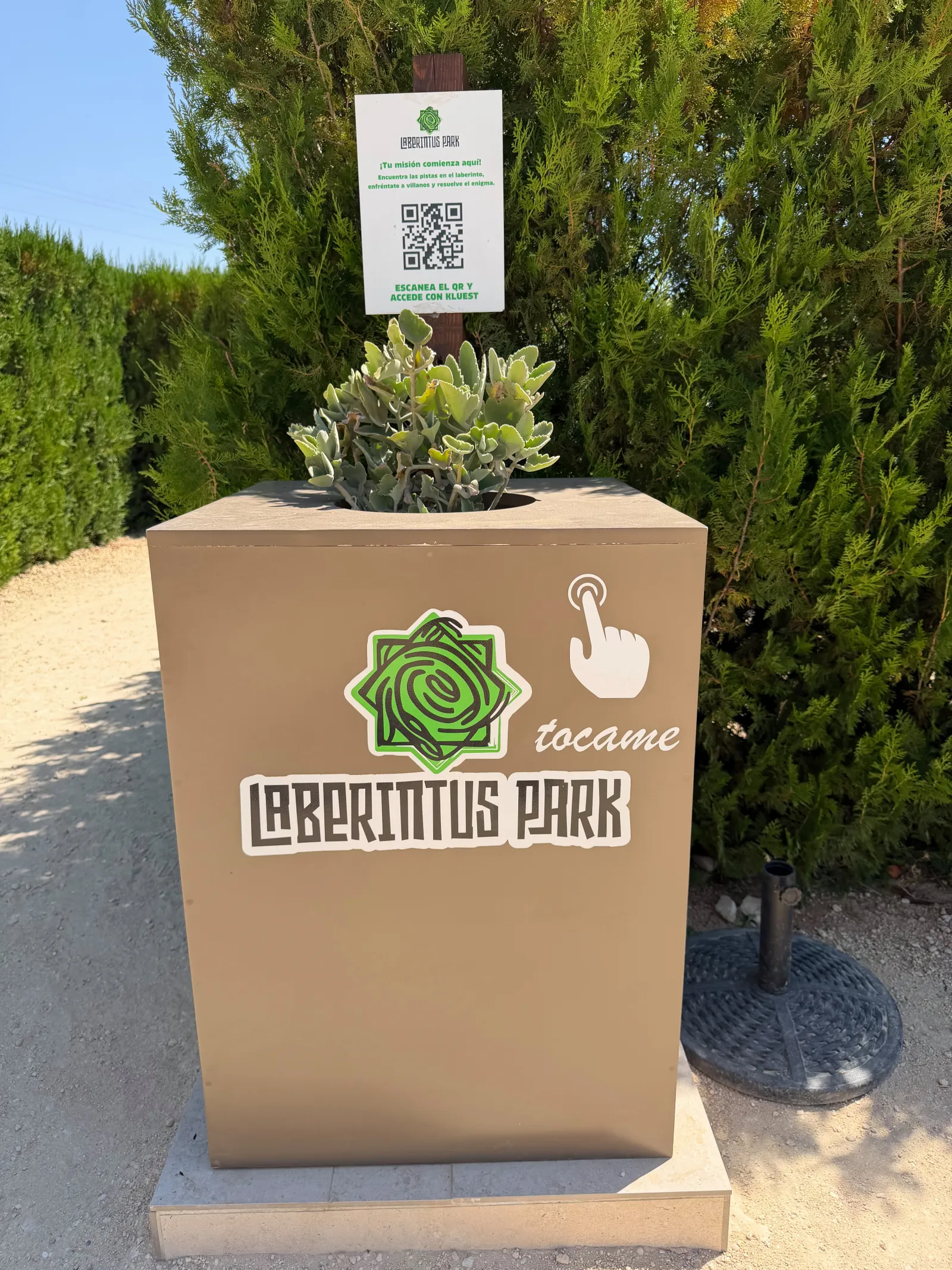 A touch-reactive plant pedestal at Laberintus Park