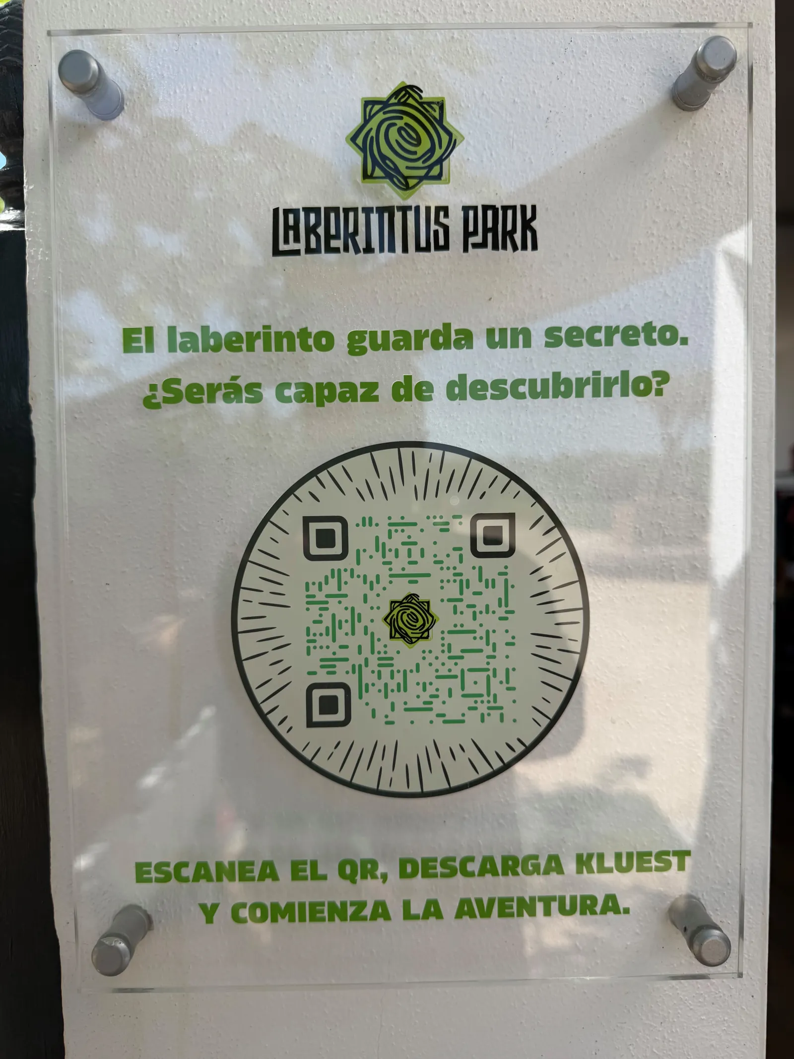 a sign telling you about laberintus park in antequera