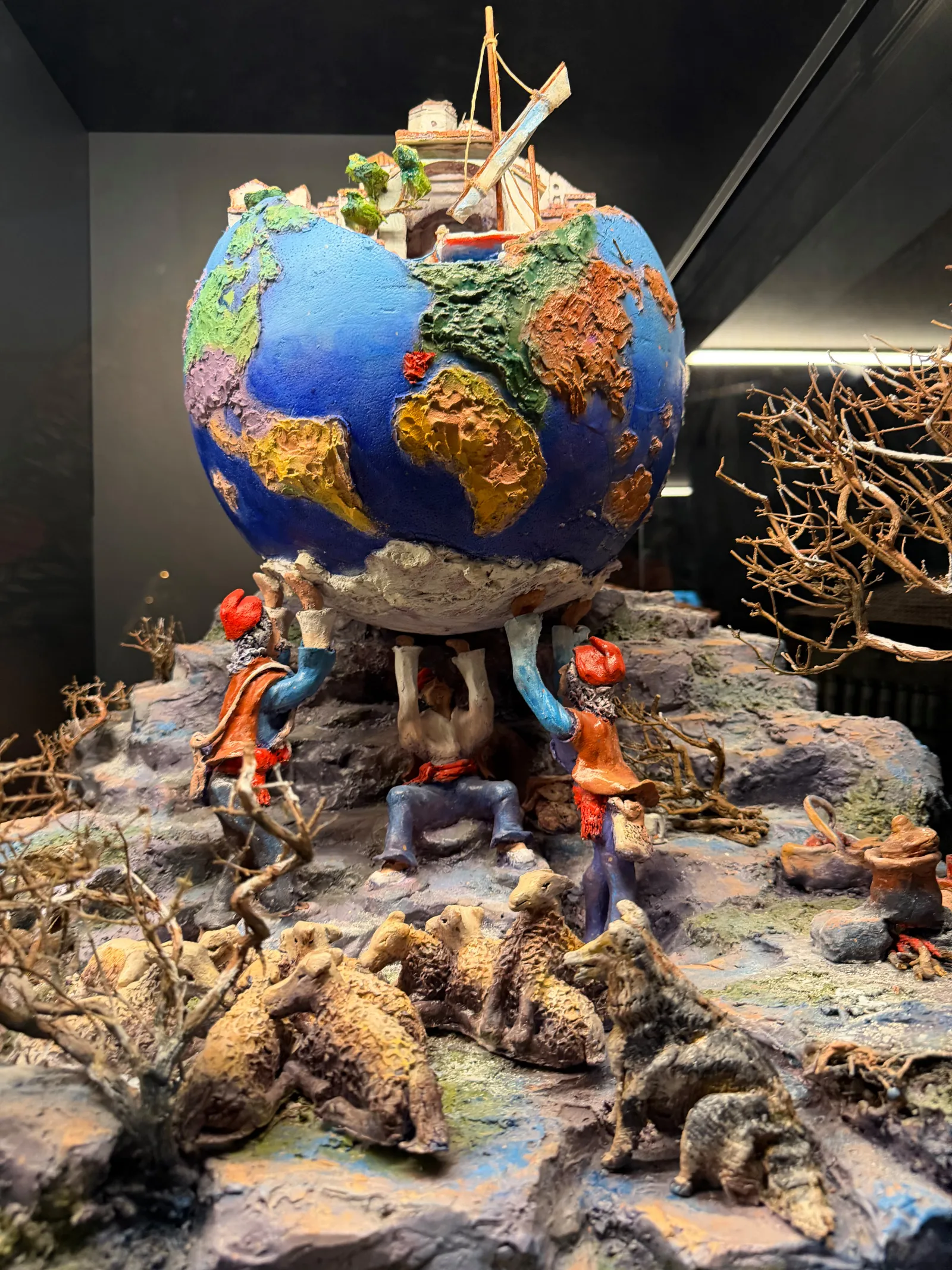 strucutal round gloe of the owrk at the belen museuam in antequera