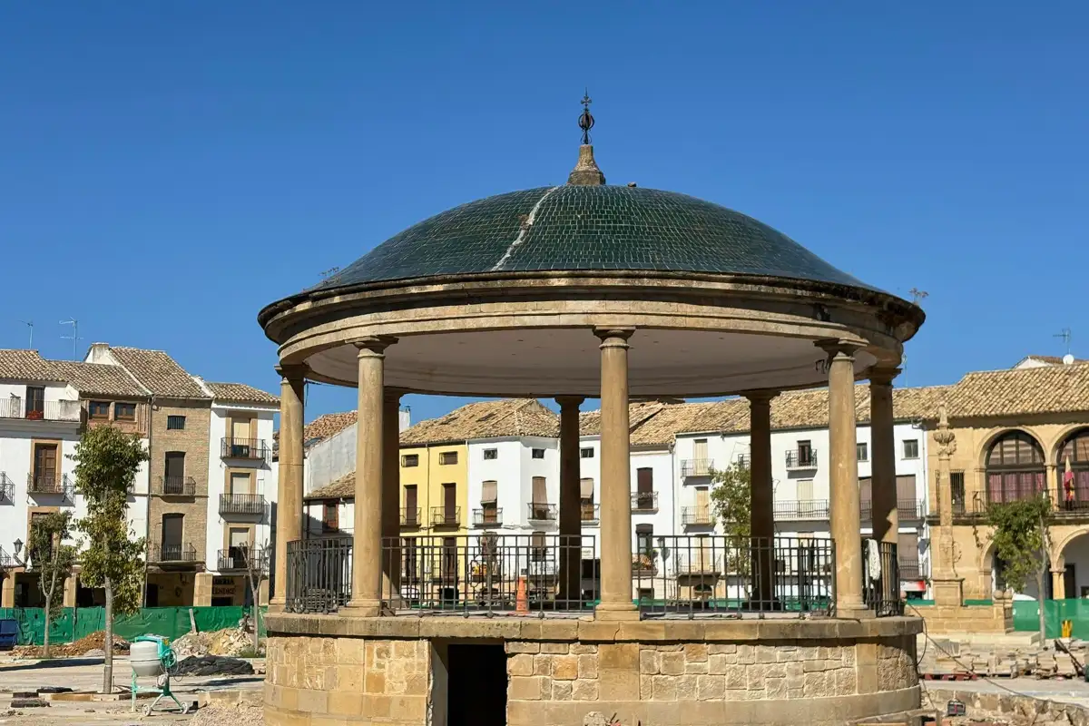 Paseo de la Constitución in Baeza's historic centre during renovation works