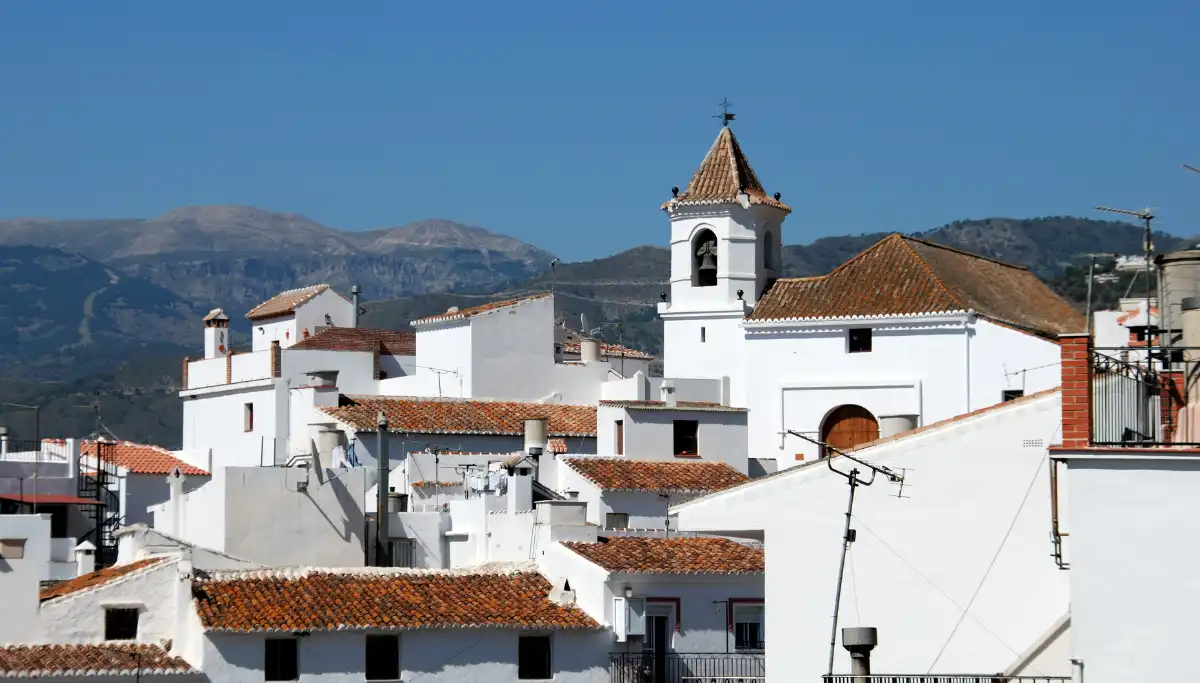Sayalonga village and round cemetery