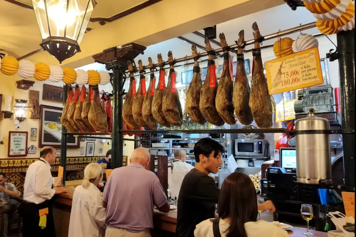 Bodegas Castañeda, a historic bodega near Plaza Nueva