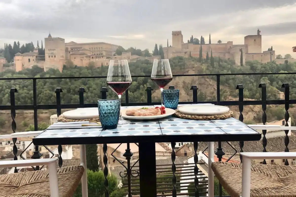 Carmen Mirador de Aixa, an elegant carmen with garden terrace