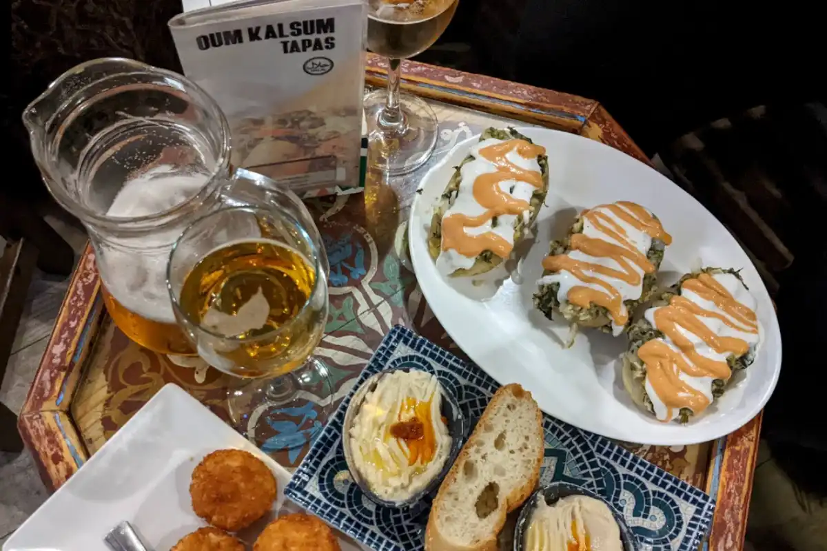 Om Kalsum, popular Middle Eastern food on Calderería Nueva