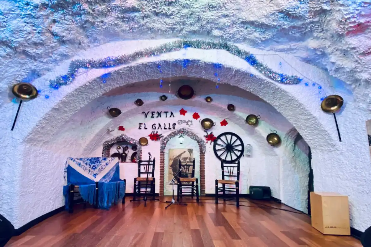 Venta El Gallo, a historic cave restaurant in Sacromonte