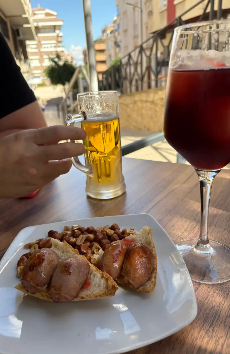 Free tapas served with beer and tinto de verano at a bar in Jaén