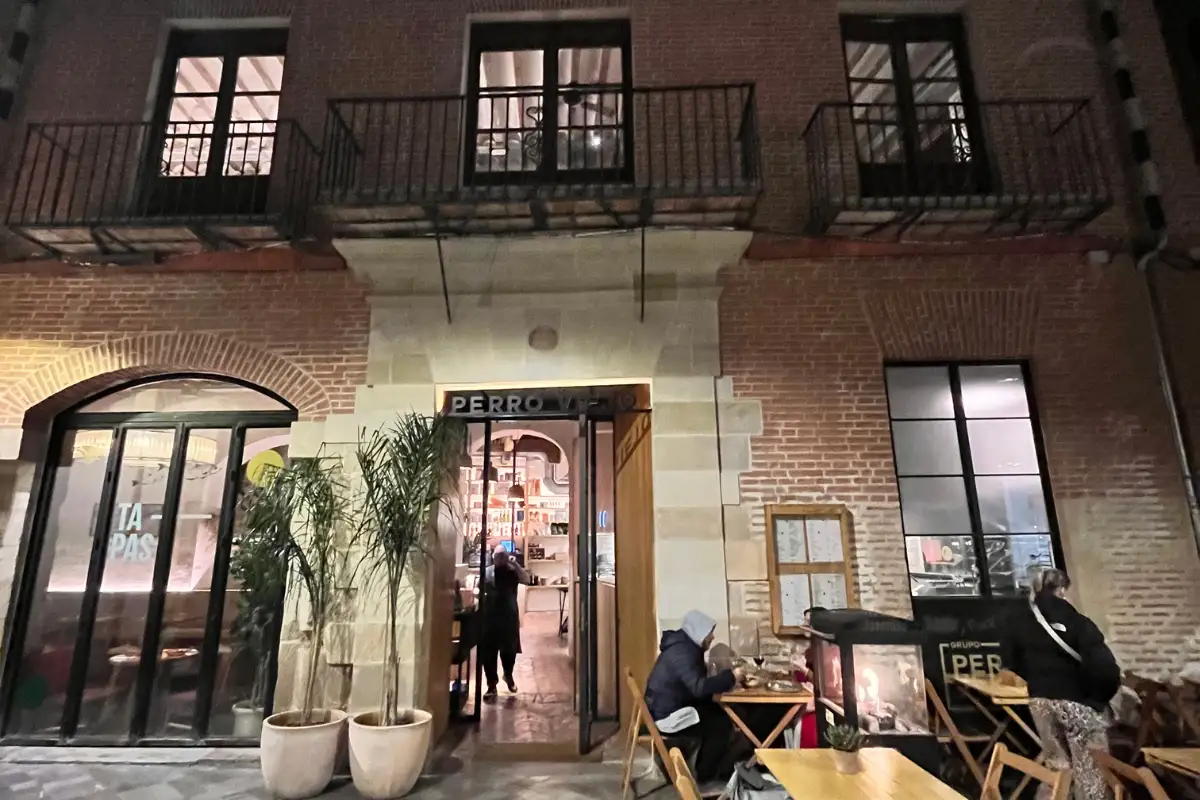 The outside view of the entrance to restaurant Perro Viejo in Malaga.