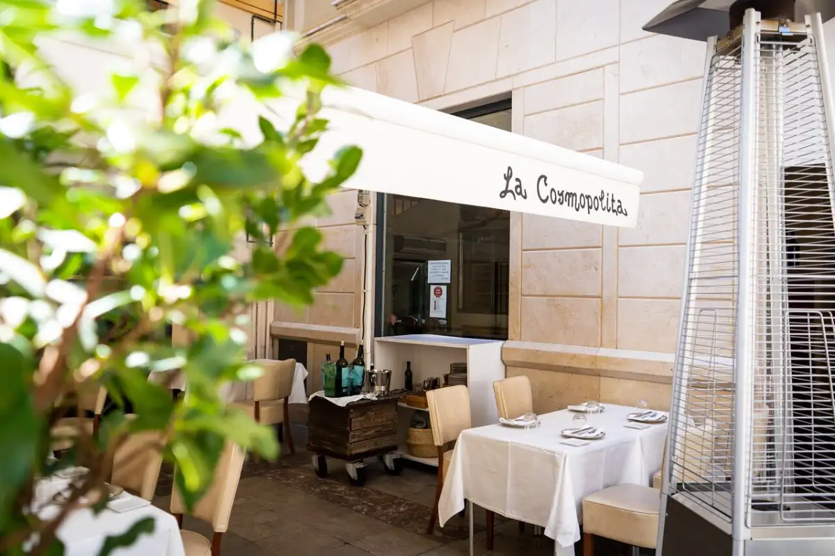 Elegant bistro interior at La Cosmopolita Michelin-listed restaurant Málaga