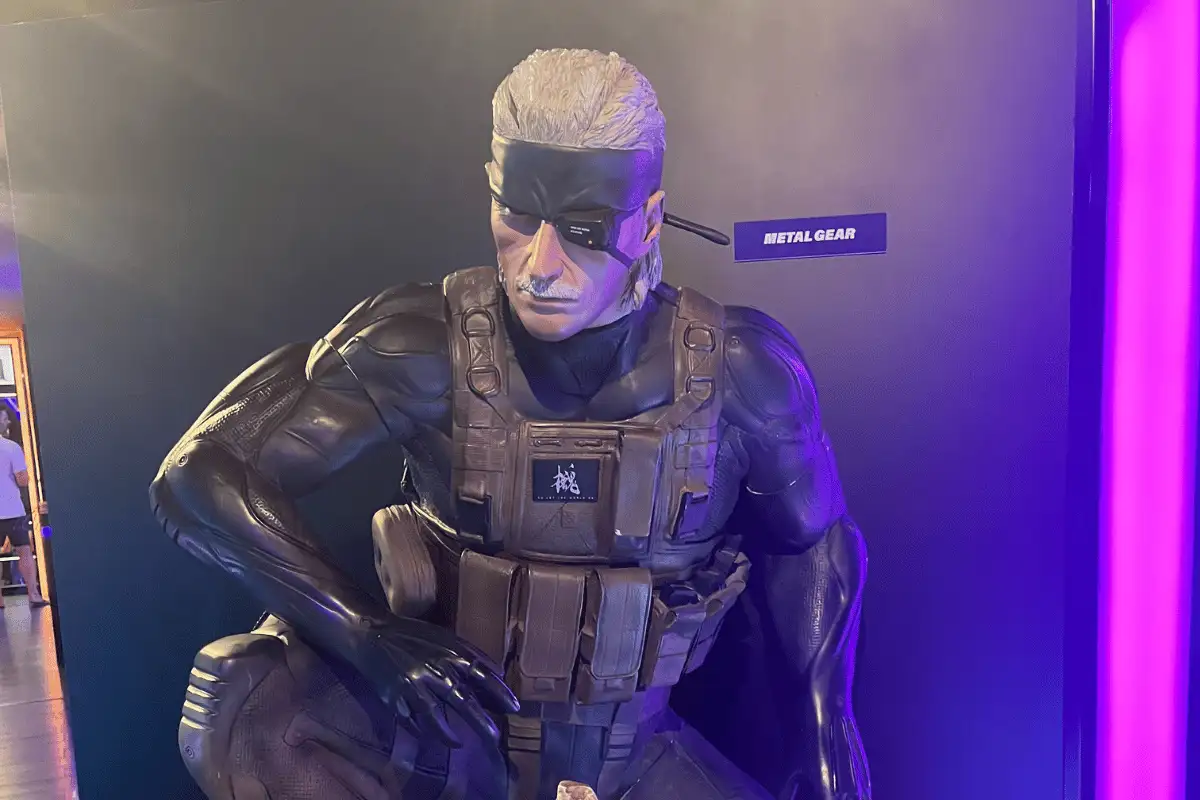 statue that look slike a comicon character in malagal