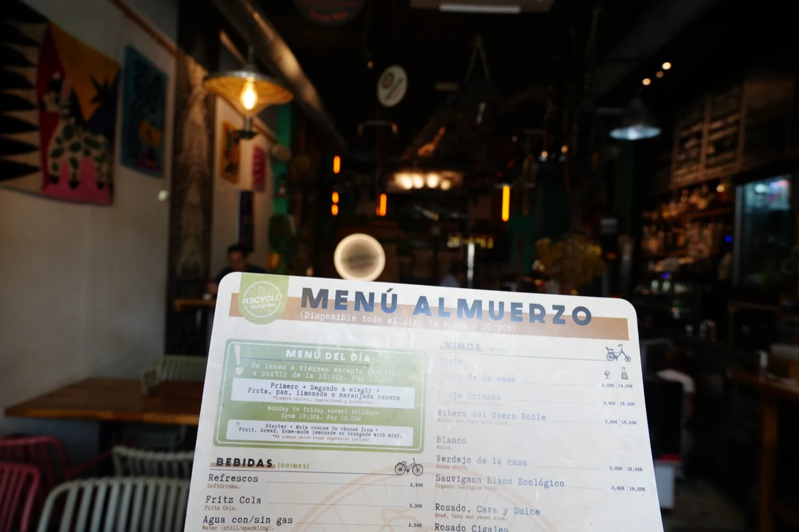 The Menú Almuerzo card at Recyclo Bike Café in Málaga, showing the €10 menú del día available Monday to Friday from 13:30