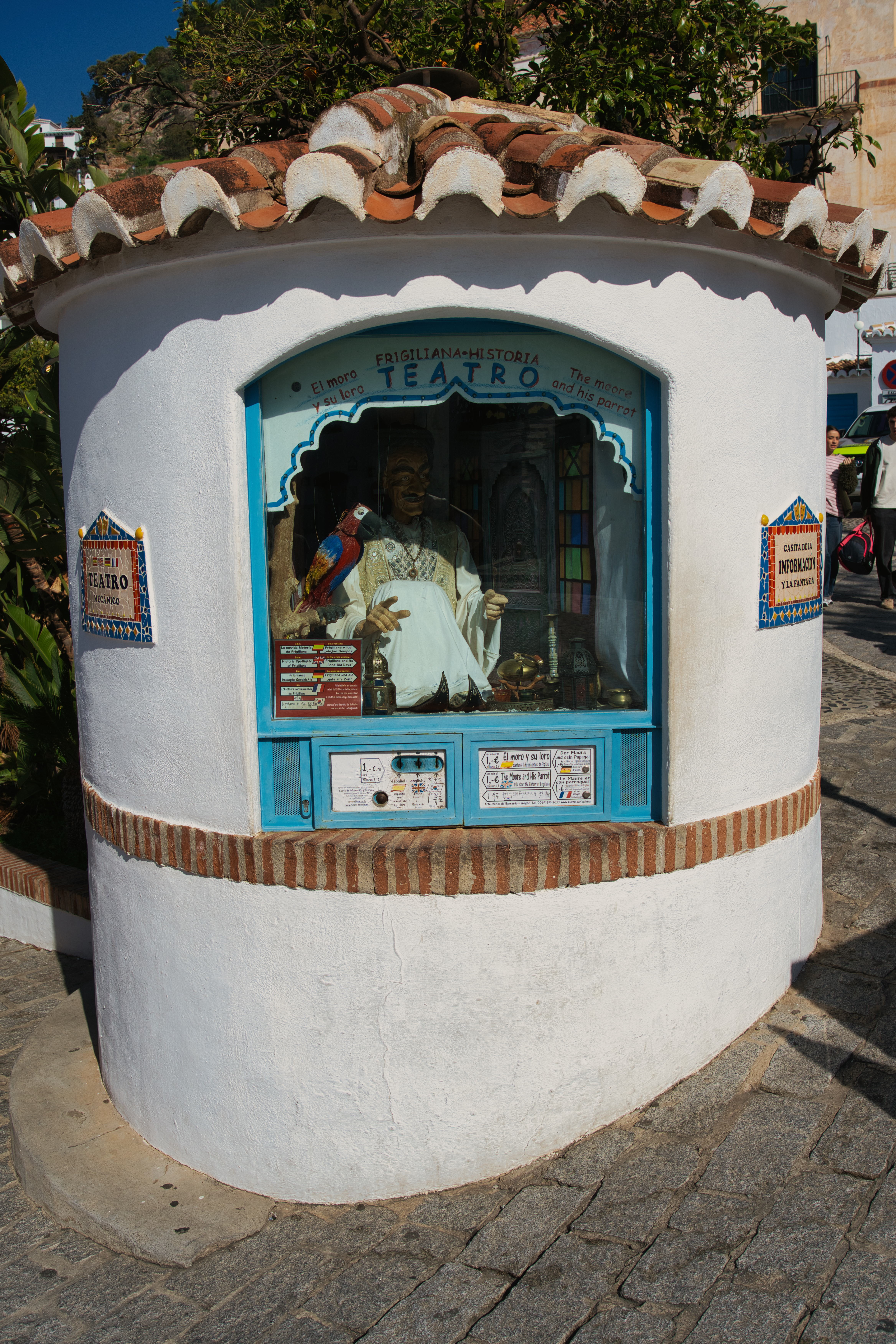 The "El Moro y su Loro" mechanical theatre and information kiosk in Frigiliana