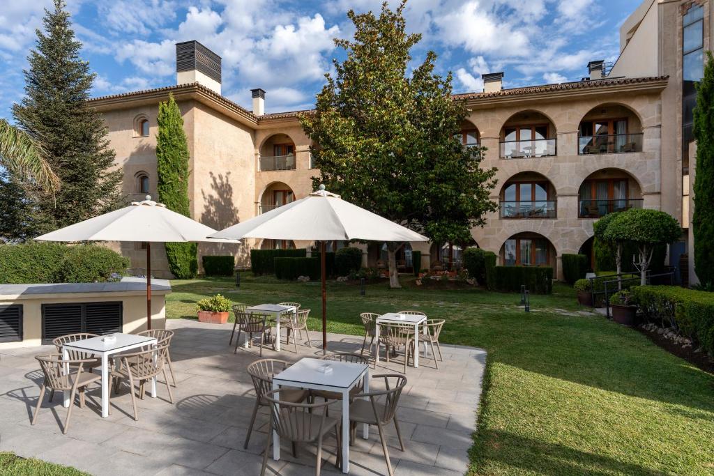 Parador de Ronda perched at the edge of El Tajo gorge