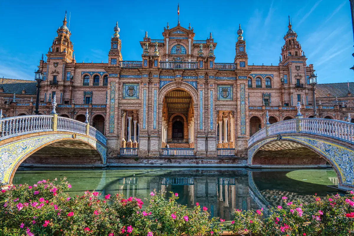 The fountain and curved colonnade at Plaza de España in Seville