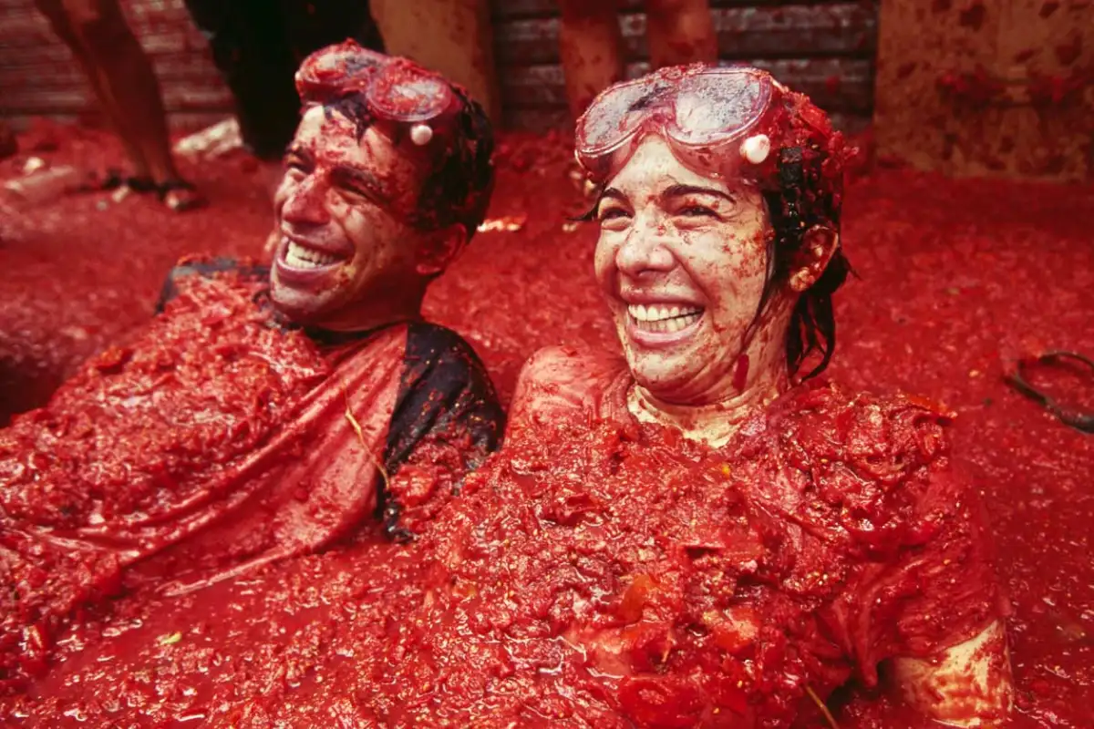 Crowds hurling tomatoes at La Tomatina festival in Bunol