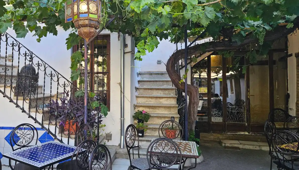 Tea in a teteria in Granada