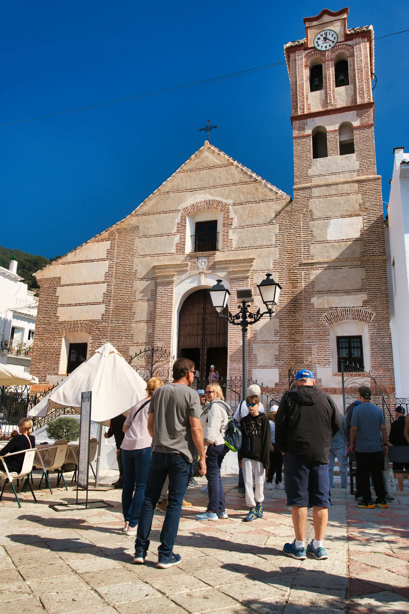 Plaza de la Iglesia with church view