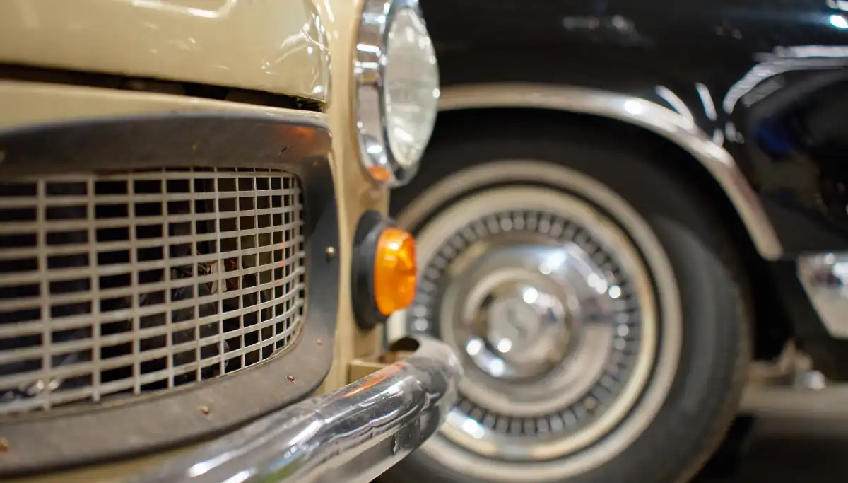 Close-up of a vintage car grille and chrome wheel at the Automobile Museum in Malaga