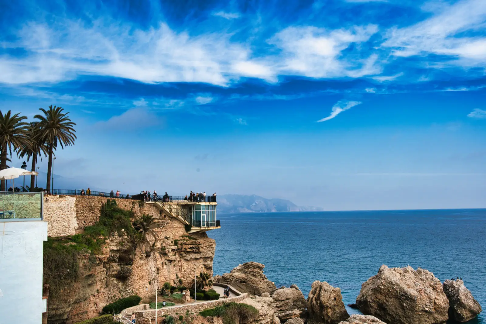 Balcón de Europa side view towards the cliffs