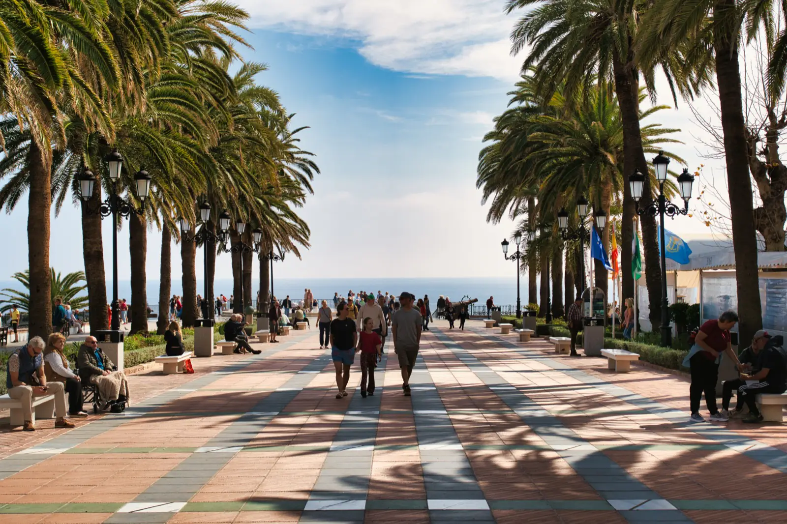 Balcón de Europa walkway with palm trees