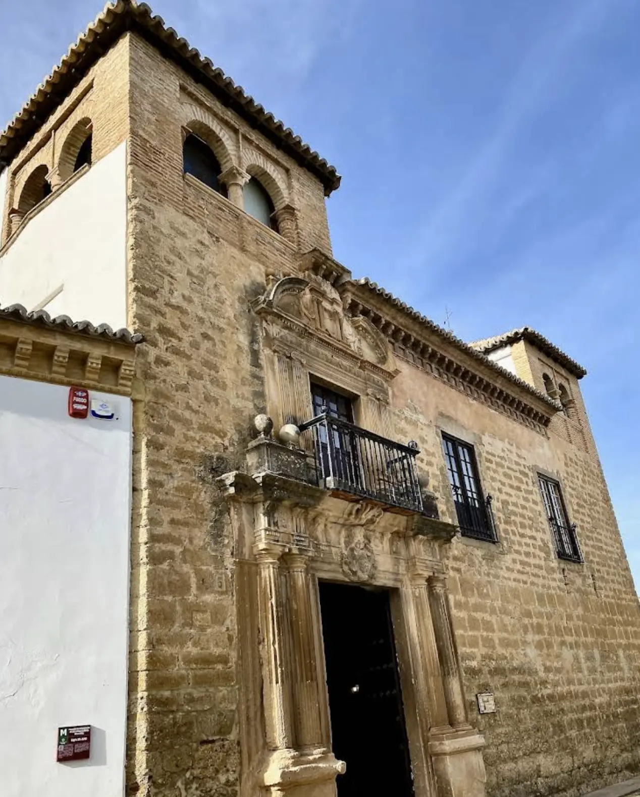 Palacio de Mondragón entrance