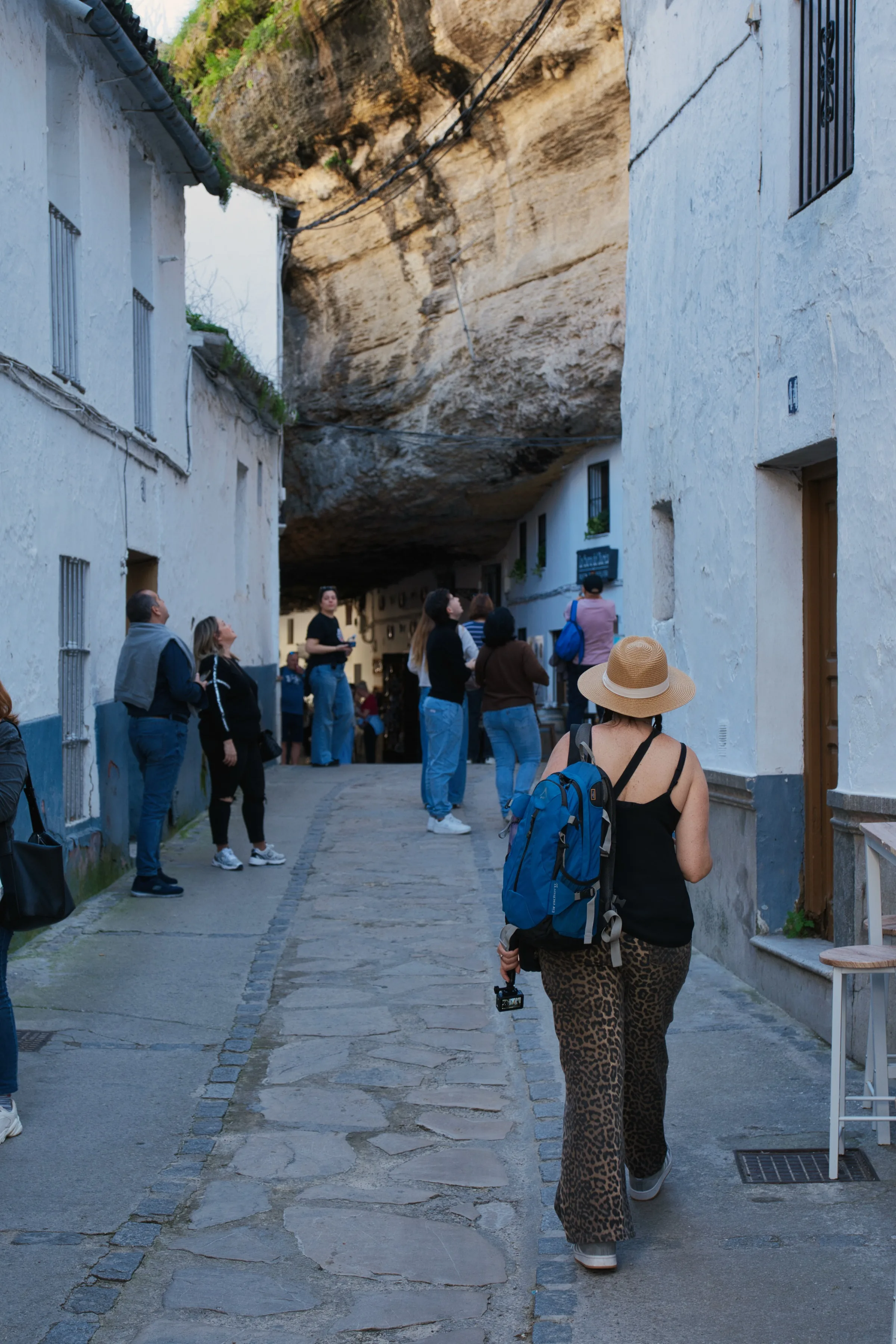 Cuevas de la Sombra rock overhang street