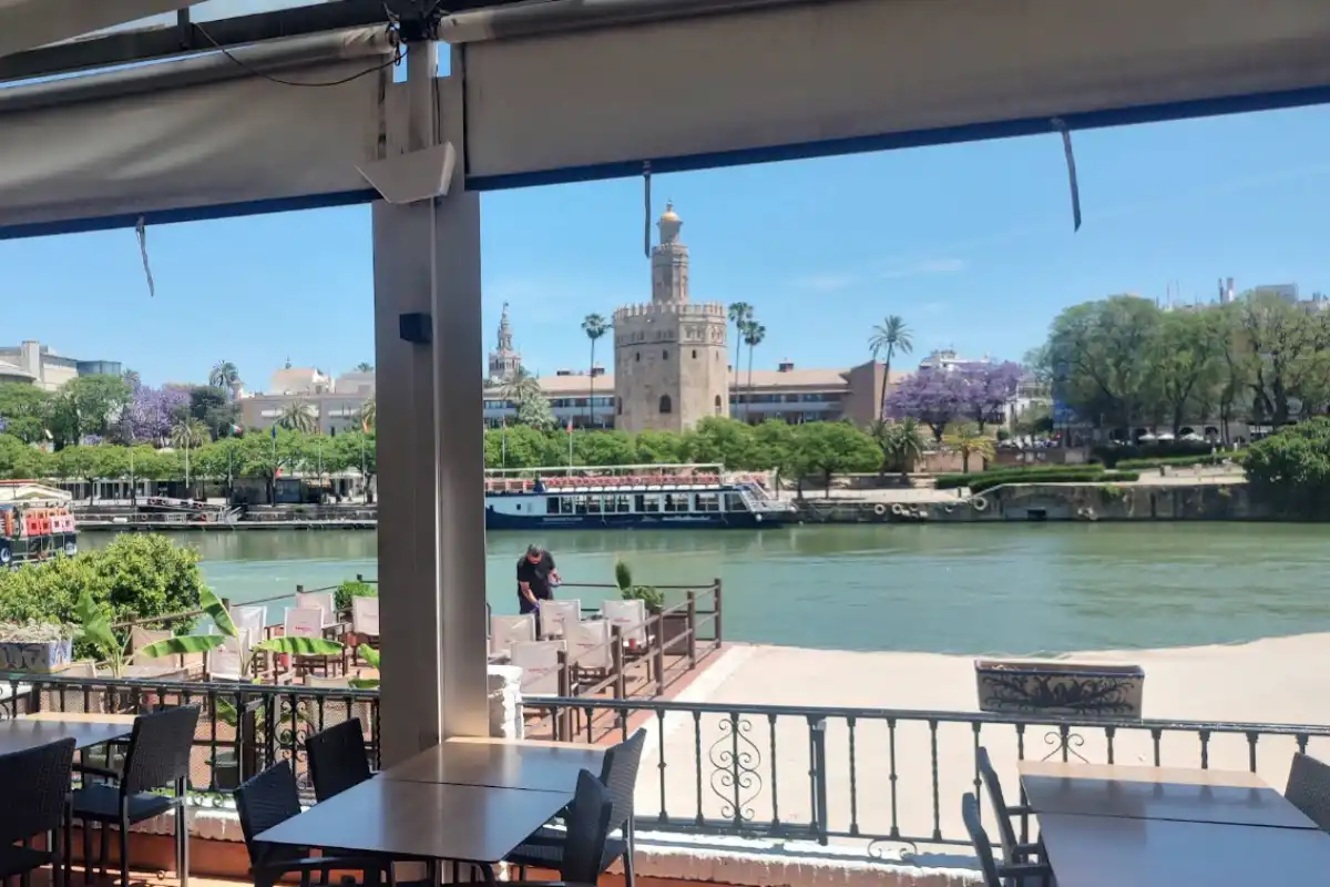 La Primera del Puente, seafood tapas bar by Triana bridge in Seville.